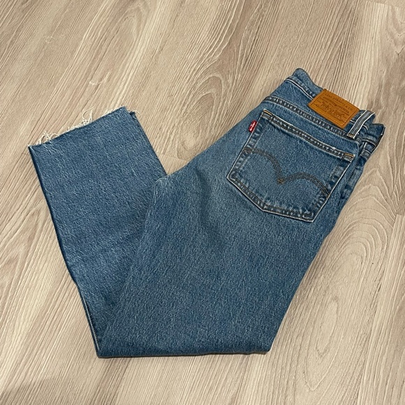 Levi’s Wedgie Straight 25 Medium Wash Denim Jeans - Picture 2 of 8